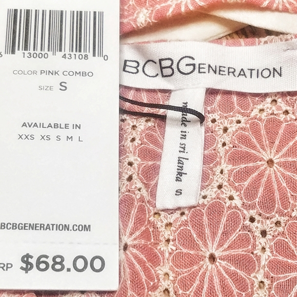 BCBGeneration | Daisy Eyelet Keyhole Halter Top - Picture 6 of 7